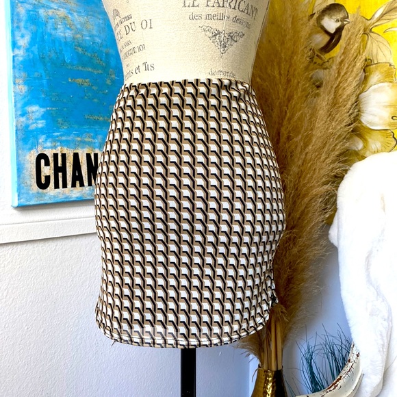 Misguided mesh cuved hem geometric print mini skirt stone Sz. 6 stretch NWT - Picture 2 of 13